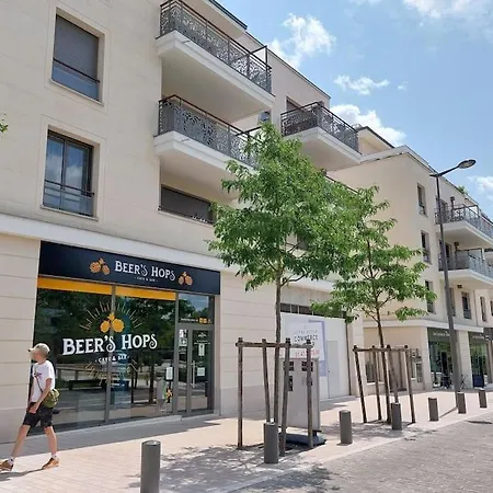 Apartment Family With Balcony Saint-Cyr-l'Ecole